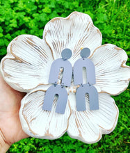 Load image into Gallery viewer, Grey Lulu Earrings