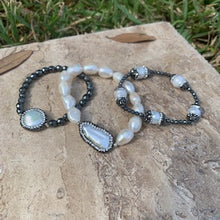 Load image into Gallery viewer, Freshwater Pearl Bracelet Set